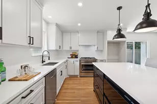 9905 Glenrio Ln, Dallas, TX 75220 - Photo 6