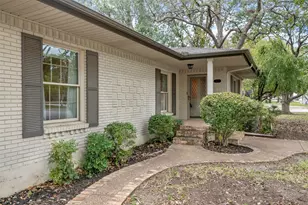 529 N Grand Ave, Waxahachie, TX 75165 - Photo 2