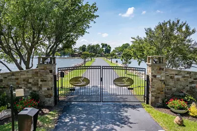 697 Enchanted Isles Drive, Mabank, TX 75156 - Photo 2