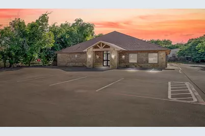 905 Roberts Cut Off, River Oaks, TX 76114 - Photo 2