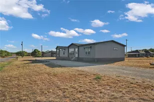 2032 Avenue L, Anson, TX 79501 - Photo 2