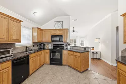 10705 Emerald Park Lane, Fort Worth, TX 76052 - Photo 10