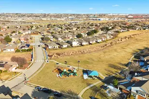 10705 Emerald Park Ln, Fort Worth, TX 76052 - Photo 32