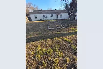 832 Featherston Street, Cleburne, TX 76033 - Photo 2