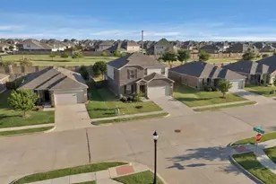 1340 Waggoner Dr, Aubrey, TX 76227 - Photo 2