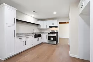 208 Shoreline Dr, Azle, TX 76020 - Photo 2