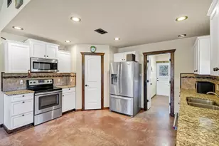 8489 Three Creek Ct, Granbury, TX 76049 - Photo 14