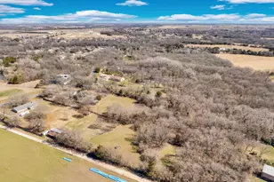 2206 Bells Chapel Rd, Waxahachie, TX 75165 - Photo 2