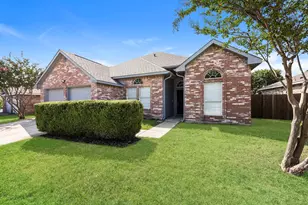 328 W Willow Creek Dr, Glenn Heights, TX 75154 - Photo 2