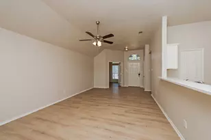 328 W Willow Creek Dr, Glenn Heights, TX 75154 - Photo 4