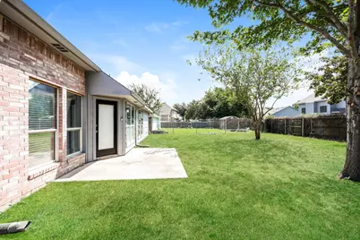 328 W Willow Creek Drive, Glenn Heights, TX 75154 - Photo 14