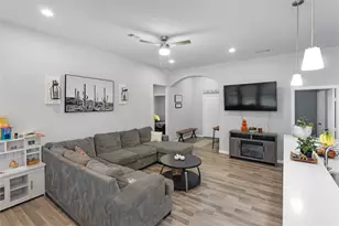 1317 Dacki Ave, Dallas, TX 75211 - Photo 10