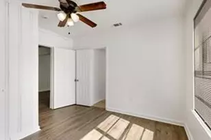 519 Sunnyside Ave, Cockrell Hill, TX 75211 - Photo 12