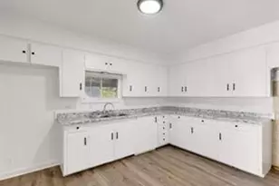 519 Sunnyside Ave, Cockrell Hill, TX 75211 - Photo 10