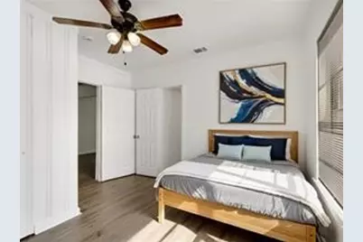 519 Sunnyside Avenue, Cockrell Hill, TX 75211 - Photo 4