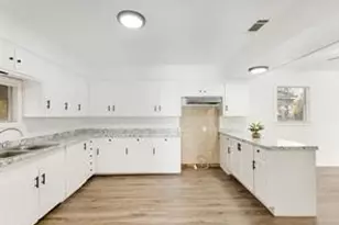 519 Sunnyside Ave, Cockrell Hill, TX 75211 - Photo 8