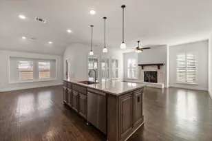 137 Fireberry Dr, Glenn Heights, TX 75154 - Photo 2