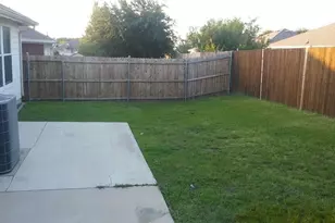 5658 Hunters Bend Ln, Dallas, TX 75249 - Photo 2