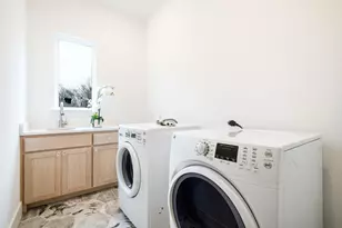 807 S Glasgow Dr, Dallas, TX 75223 - Photo 36