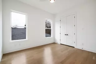 807 S Glasgow Dr, Dallas, TX 75223 - Photo 34