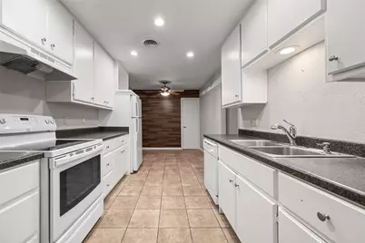 2200 W Rosedale Street S #B, Fort Worth, TX 76110 - Photo 8