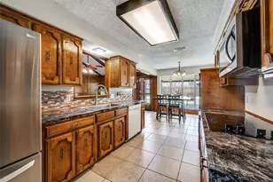 7505 Mapleleaf Dr, North Richland Hills, TX 76182 - Photo 18