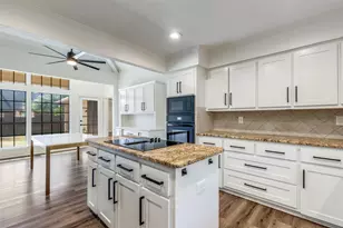 15607 Trails End Dr, Dallas, TX 75248 - Photo 12