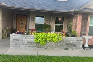 140 Hollis Rd, Waxahachie, TX 75167 - Photo 2