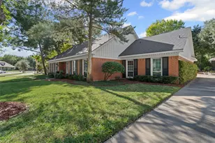 3800 Hollow Creek Rd, Benbrook, TX 76116 - Photo 2