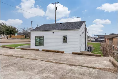 1739 Marfa Avenue, Dallas, TX 75216 - Photo 12