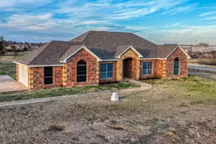 100 Falcons Eye Ct, Weatherford, TX 76087 - Photo 2