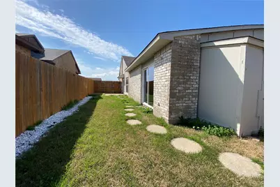 6042 Dooley Drive, The Colony, TX 75056 - Photo 14