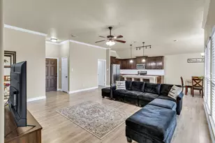 118 Cherokee St, Greenville, TX 75402 - Photo 6