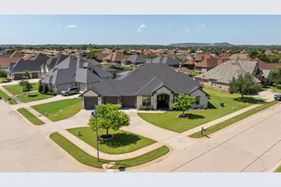 1112 Sunset Bay Drive, Granbury, TX 76048 - Photo 2