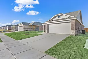 1340 Blazin Bronco Trl, Fort Worth, TX 76052 - Photo 4