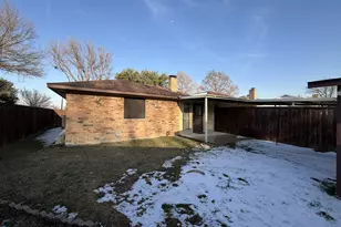 4805 S Country Club Rd, Garland, TX 75043 - Photo 32