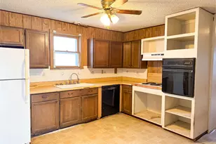 2007 Avenue E, Cisco, TX 76437 - Photo 8