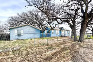 2007 Avenue E, Cisco, TX 76437 - Photo 4