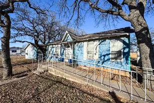 2007 Avenue E, Cisco, TX 76437 - Photo 2