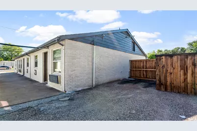 2001 Carl Road, Irving, TX 75061 - Photo 4