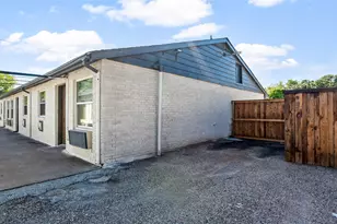 2001 Carl Rd, Irving, TX 75061 - Photo 4