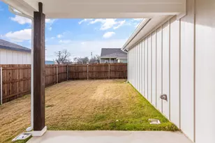 205 W 7th St, Justin, TX 76247 - Photo 34