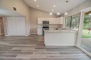 3825 Hackberry Ln, Bedford, TX 76021 - Photo 4