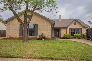 3825 Hackberry Ln, Bedford, TX 76021 - Photo 8