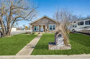 701 Lakey St, Denton, TX 76205 - Photo 2