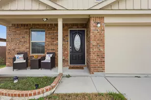 461 Blue Crow Ln, Fort Worth, TX 76052 - Photo 2