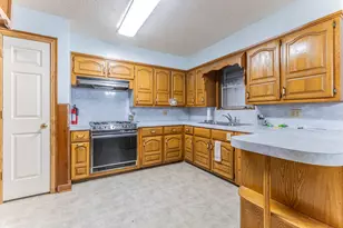 610 N Joyce St, Lacy Lakeview, TX 76705 - Photo 10