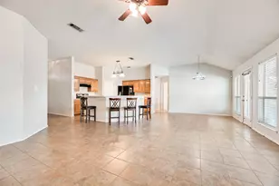 637 Manchester Dr, Mansfield, TX 76063 - Photo 2