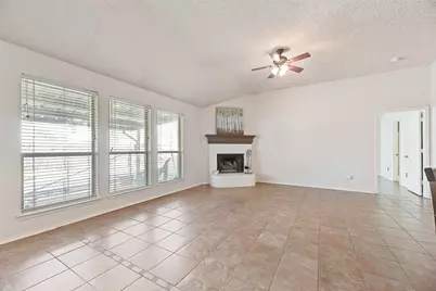 637 Manchester Drive, Mansfield, TX 76063 - Photo 4