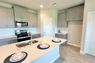 10632 Zircon Ln, Fort Worth, TX 76036 - Photo 2